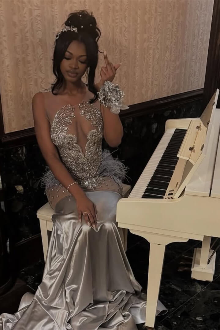 Modern Scoop Sleeveless Silver Prom Dress Mermaid Long With Beadings Feathers