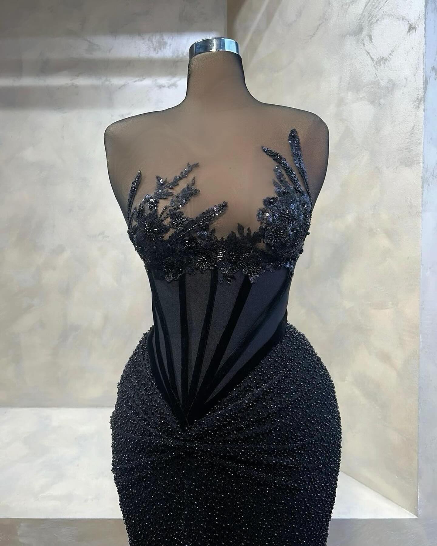 HONGIVEY Black Asymmetrical Fitted Applique Strapless Evening Dress Formal Party Gown