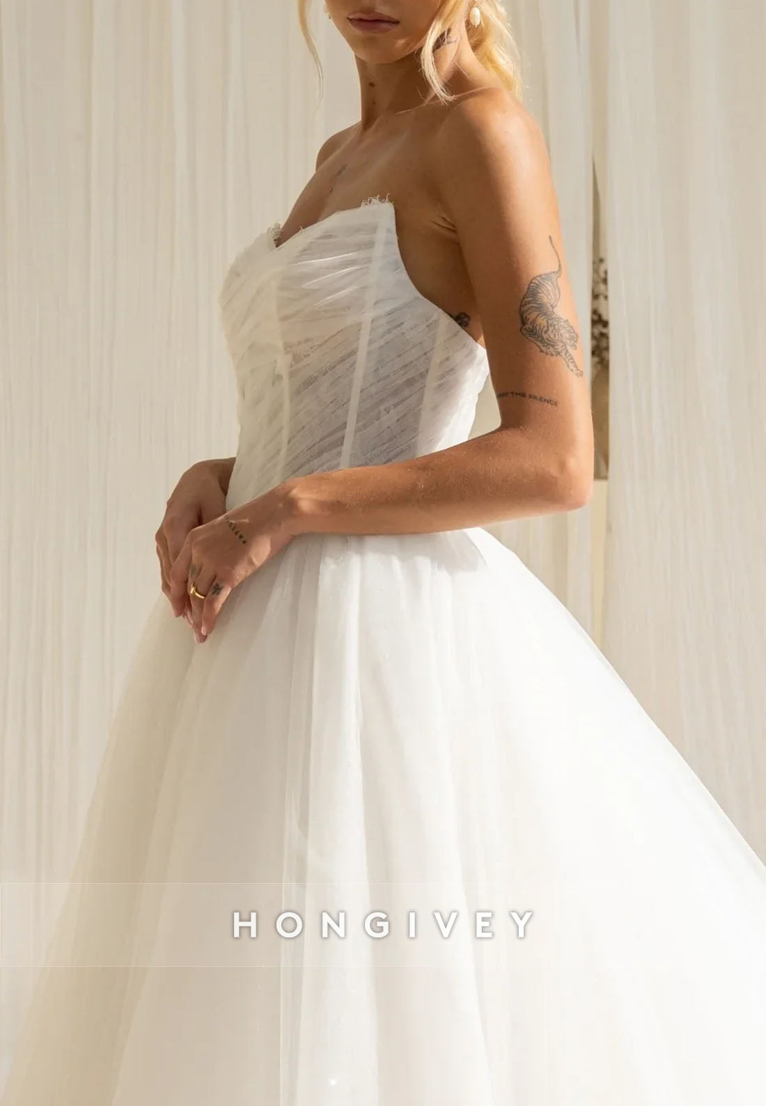 Simple A-Line Tulle Court Train Sleeveless Empire Wedding Dresses