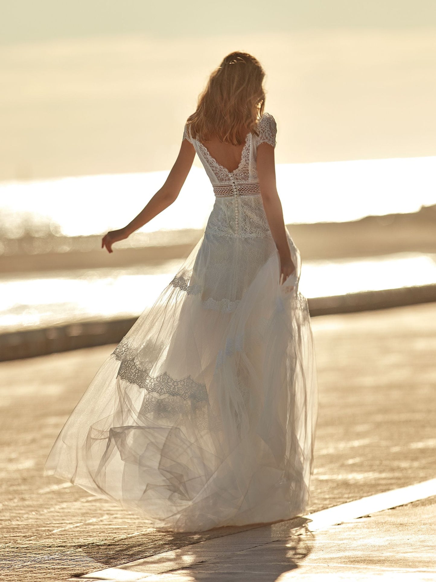 HONGIVEY Lace Wedding Dresses Beach Short Sleeves V-Neck Sheath Bridal Dress