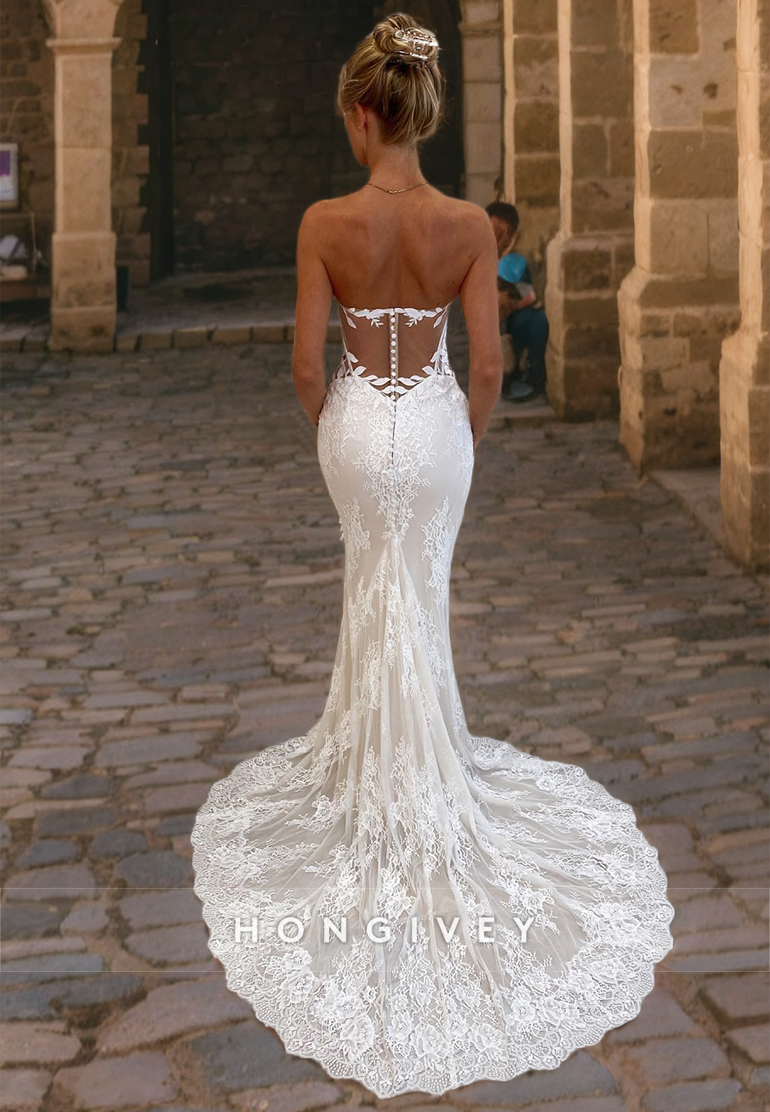 Sweetheart Trumpet Lace Applique Illusion With Train Wedding Dress