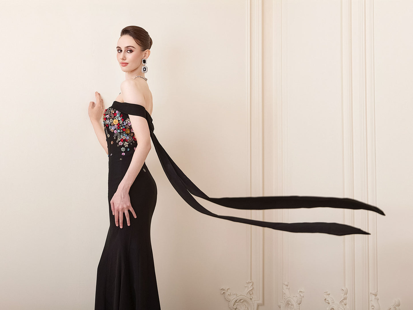 Black Off the Shoulder Flowers Applique Sleeveless Mermaid Bow Backless Evening Dress