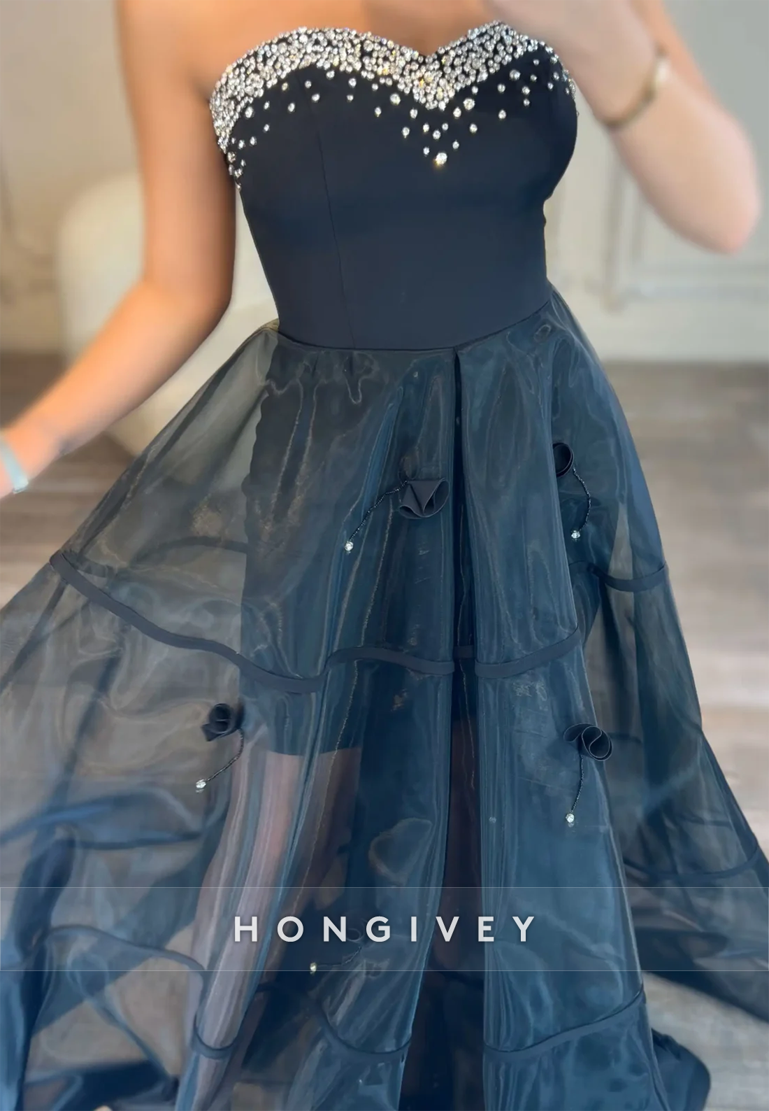 Sweetheart Tulle Sleeveless Evening Gown Appliqued Chapel Train Formal Dresses