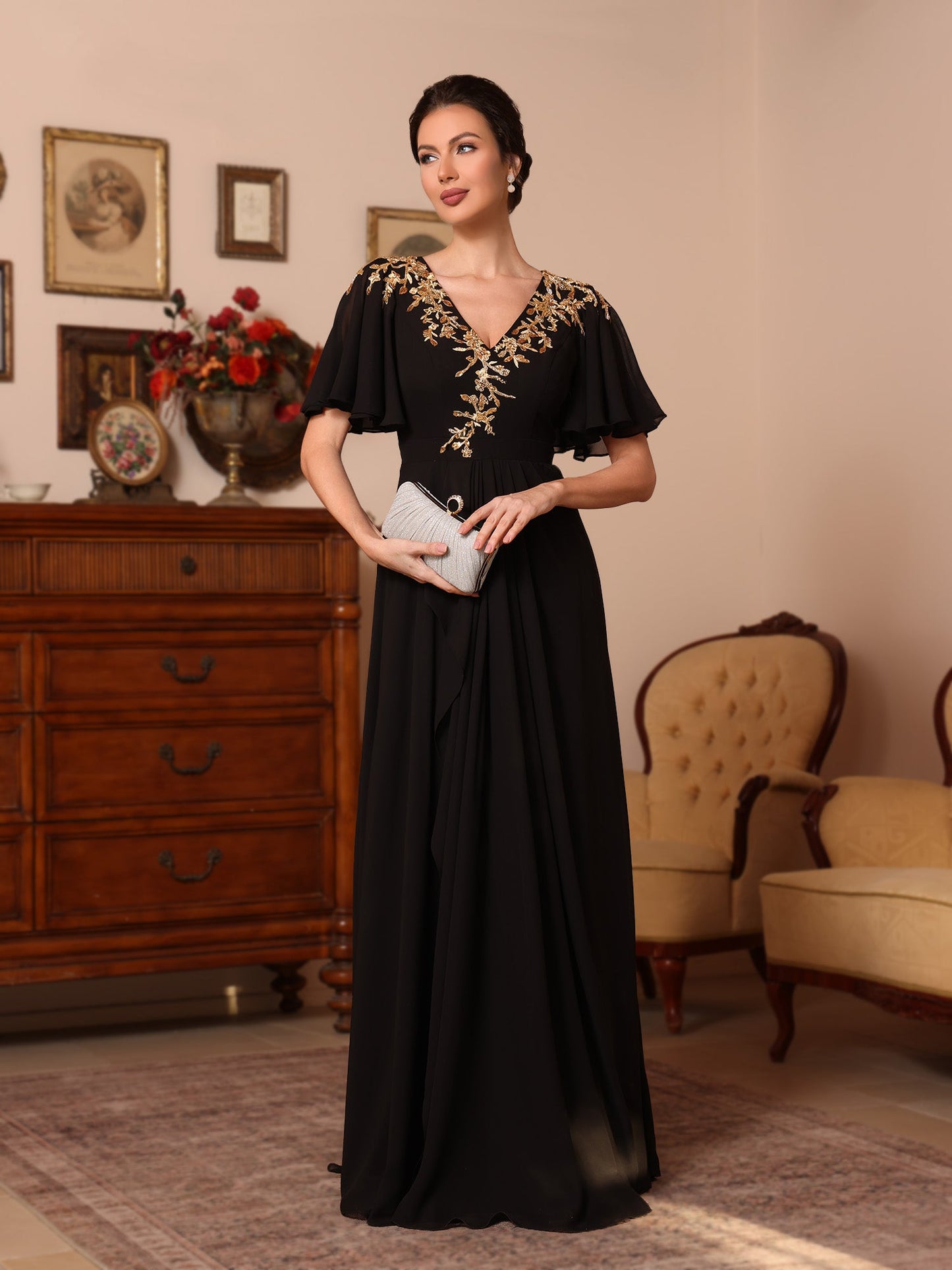V-Neck Chiffon Mother of the Bride Dresses Appliques Floor-Length Short Sleeves Ruffles