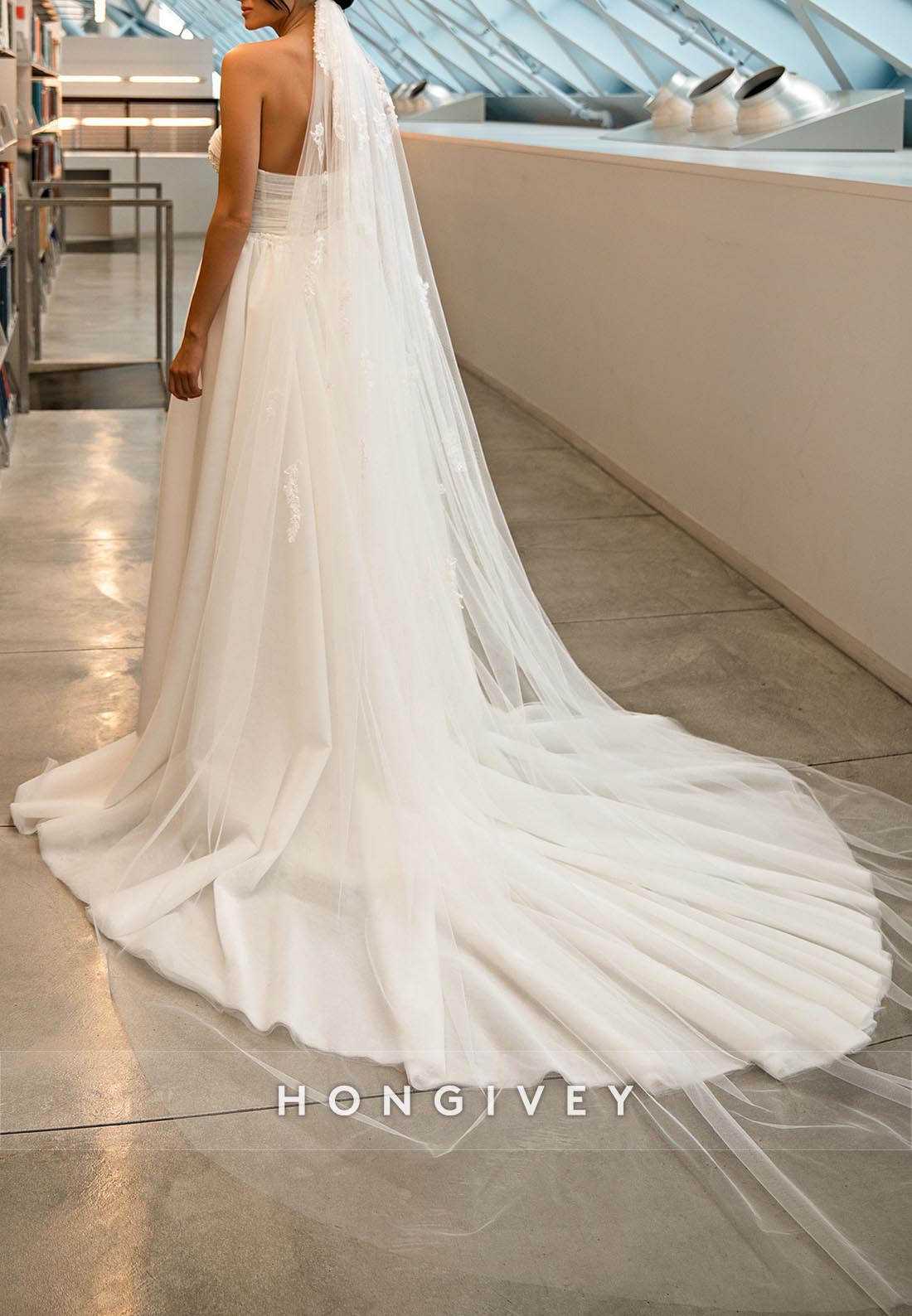 Lace Sweetheart Court Train Trumpet Low Back Wedding Dresses