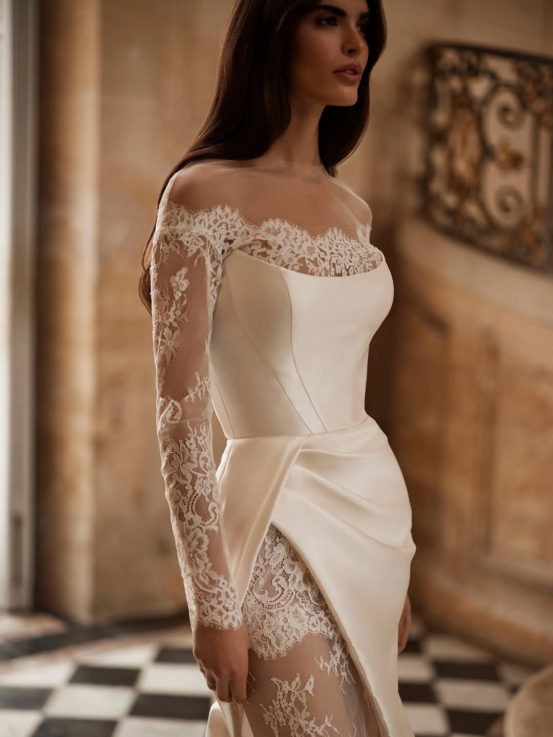 Gorgeous Satin Strapless Lace Sleeveless Wedding Dress with Split