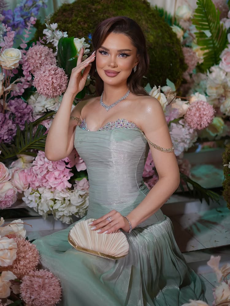 Beaded Sparkle Spaghetti Straps Sleeveless Mermaid Evening Dress