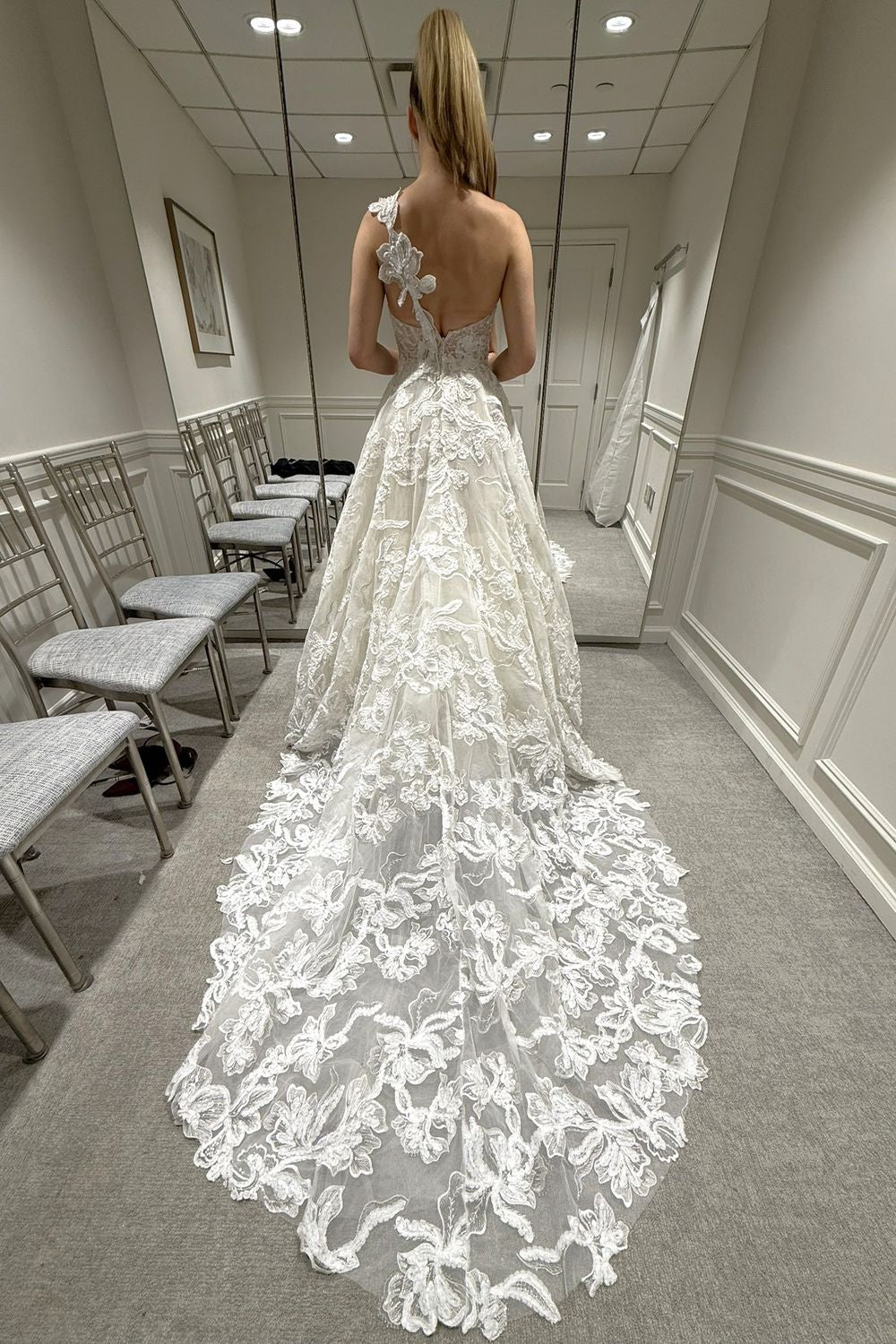 One-Shoulder Lace A-Line Wedding Dress