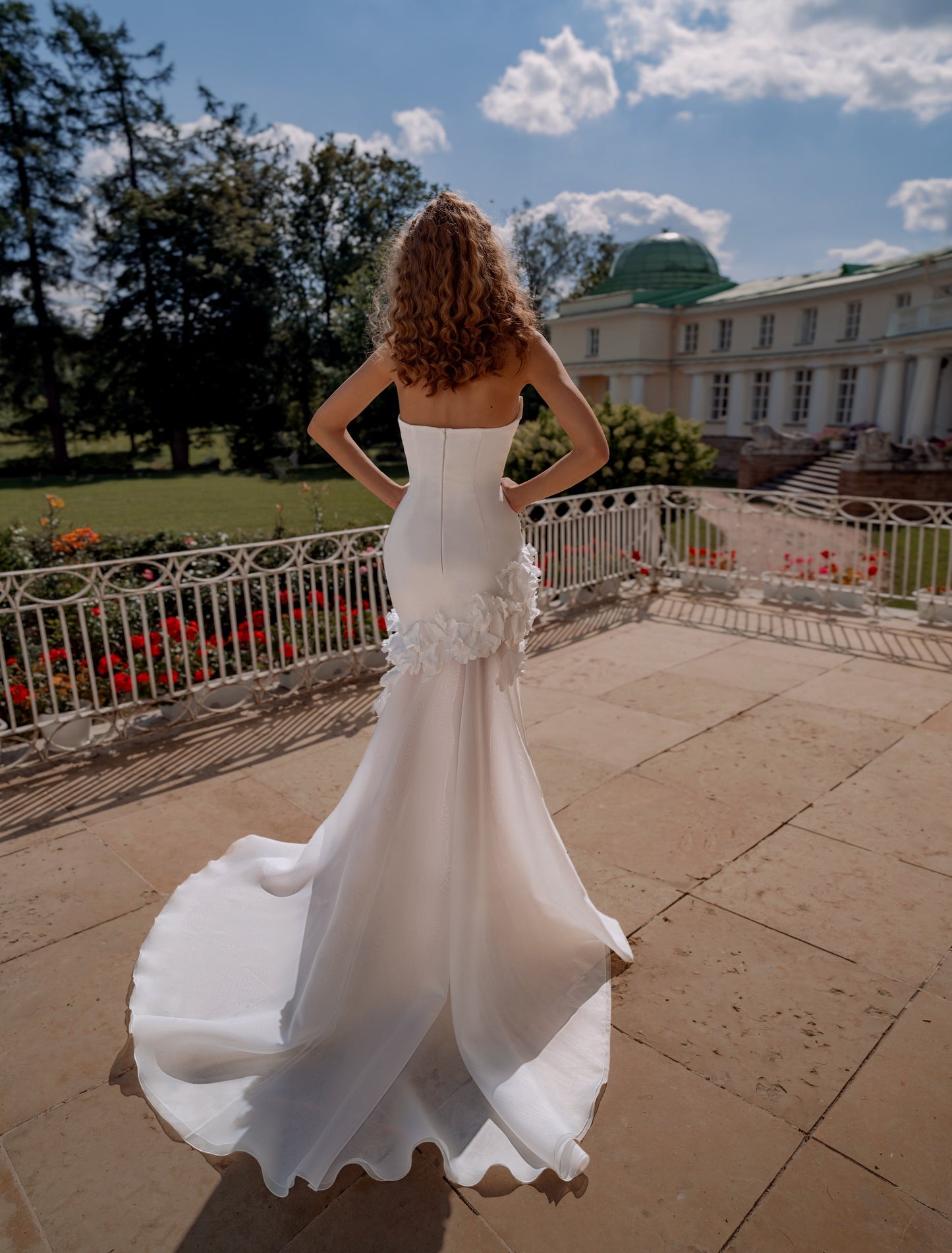 Strapless Ruched Trumpet Wedding Dress with 3D Flowers