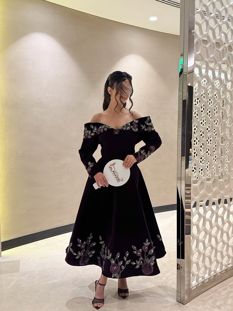 Elegant Black Off the Shoulder Long Sleeve Flowers Applique A-Line Ankle-Length Evening Dress