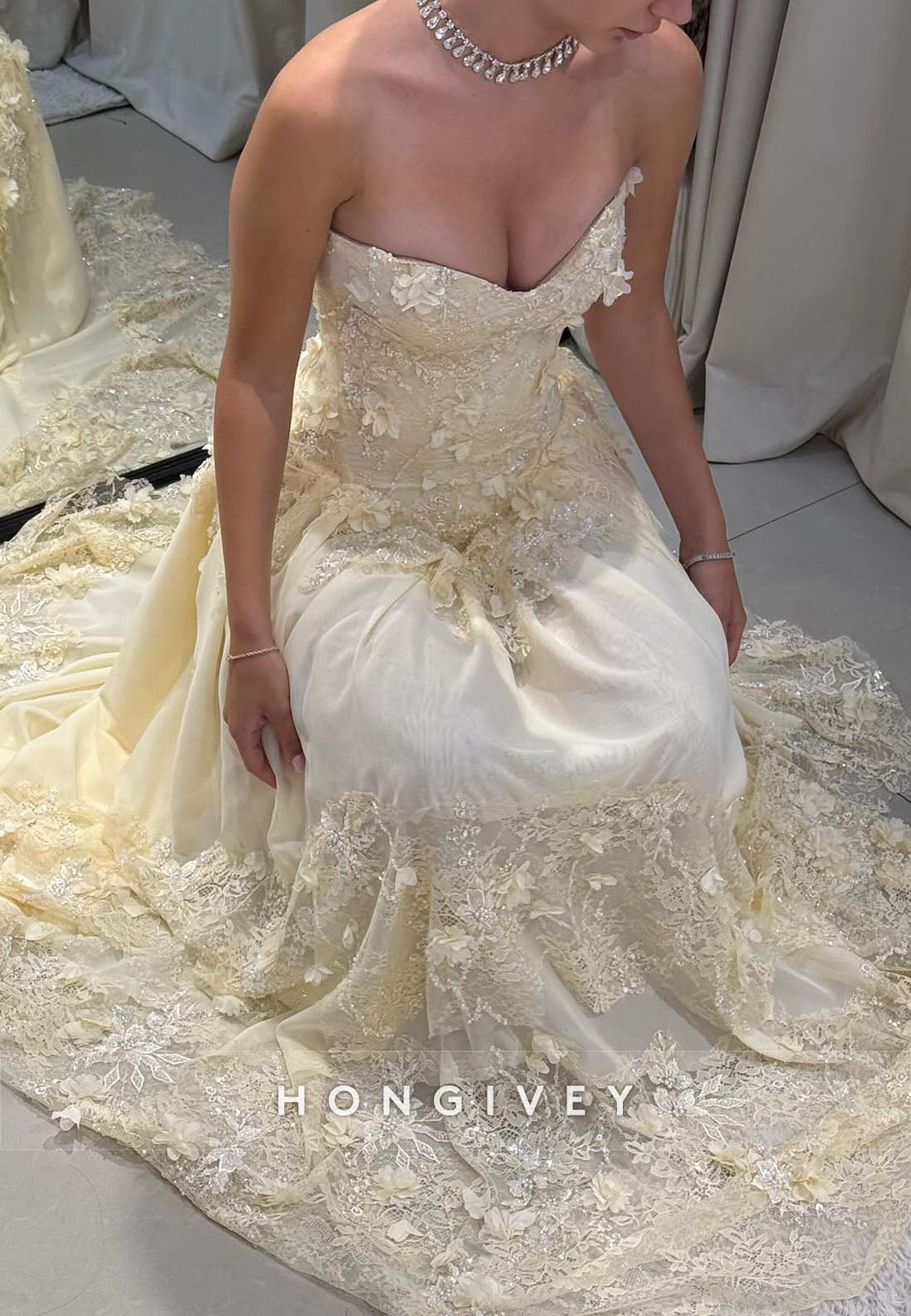 Yellow A-Line Floor-Length Strapless Sweetheart Evening Gowns with Appliques