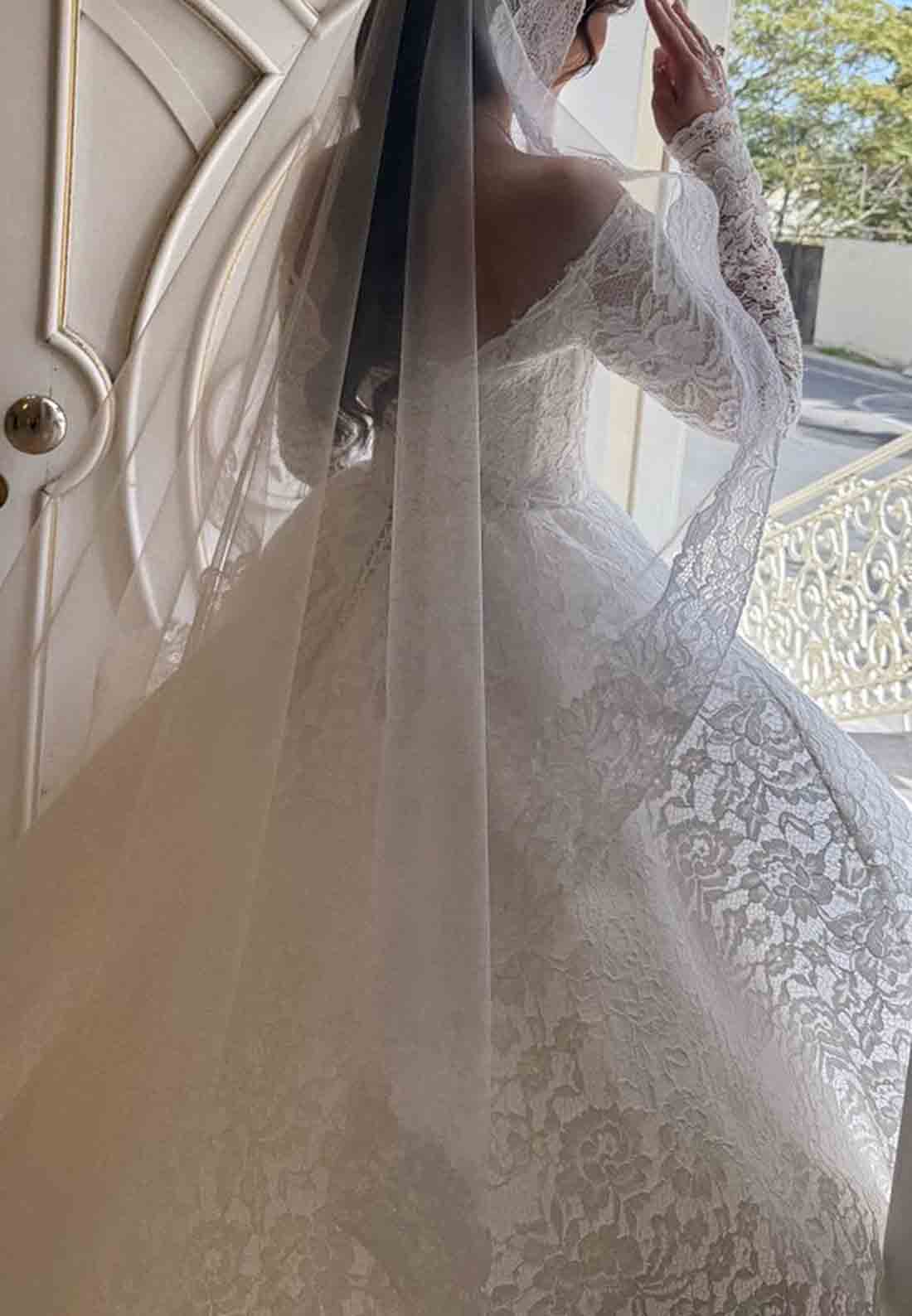 Sweetheart Long Sleeves Lace Chapel Train Empire Princess Wedding Dresses