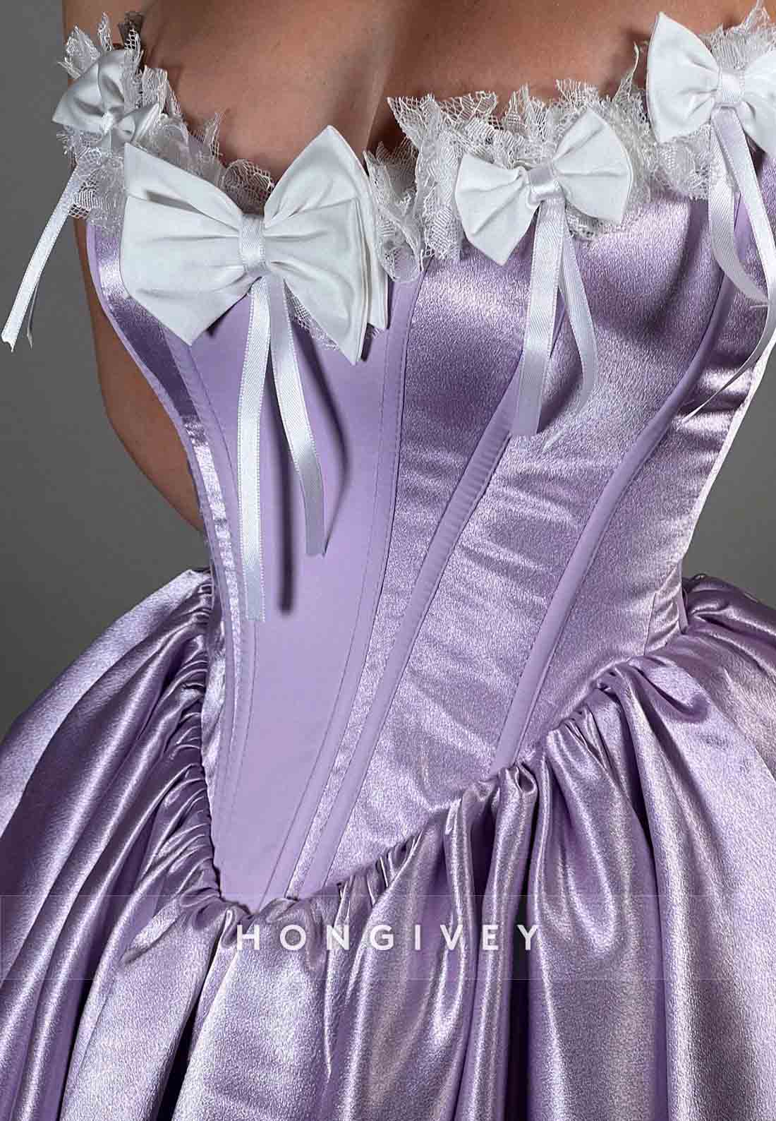 Lilac Strapless Satin Lace Ruched Short Homecoming Dresses with Bowknots