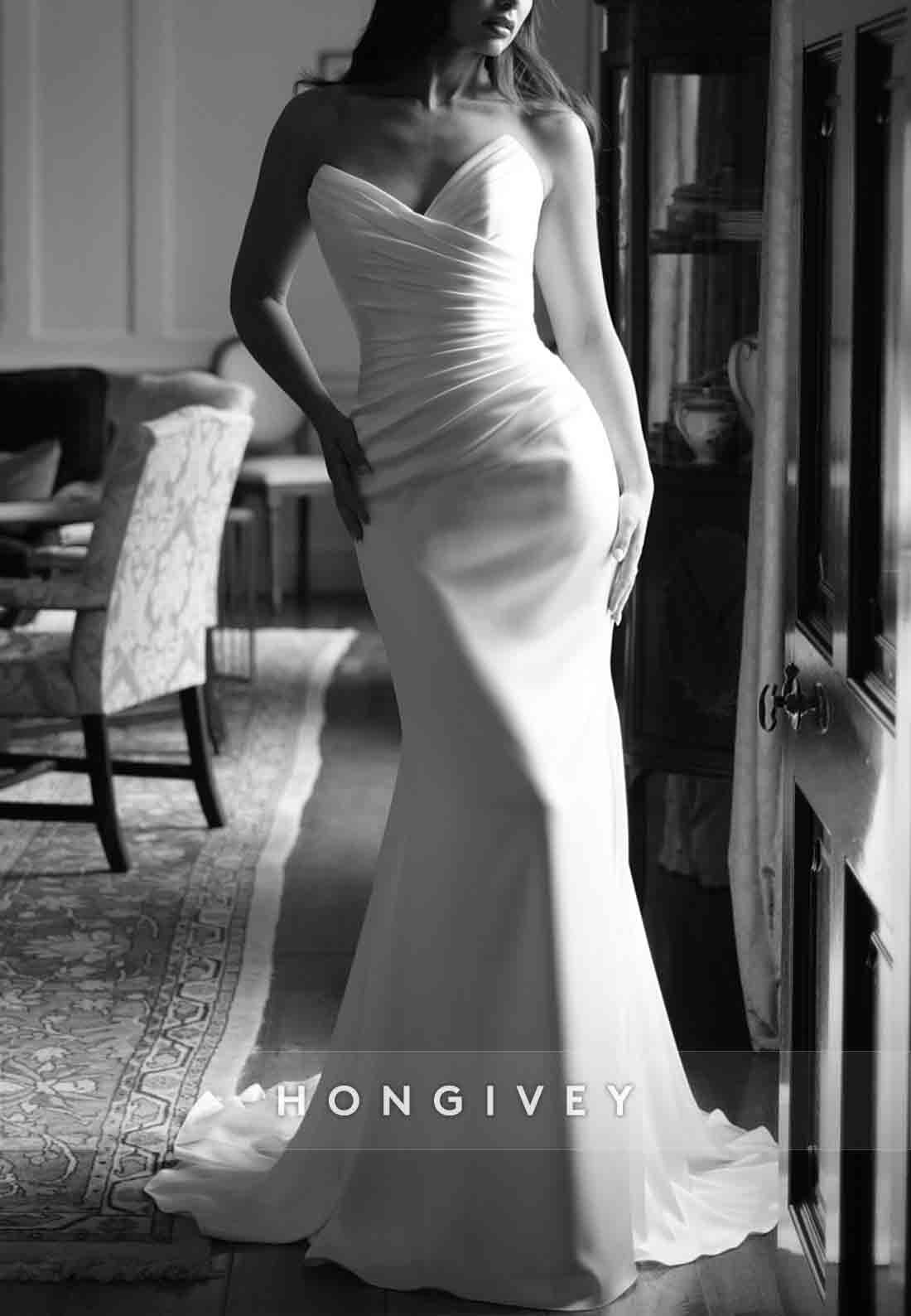 Simple V-Neck Strapless Sweep Train Sleeveless Trumpet Pleated Wedding Dresses