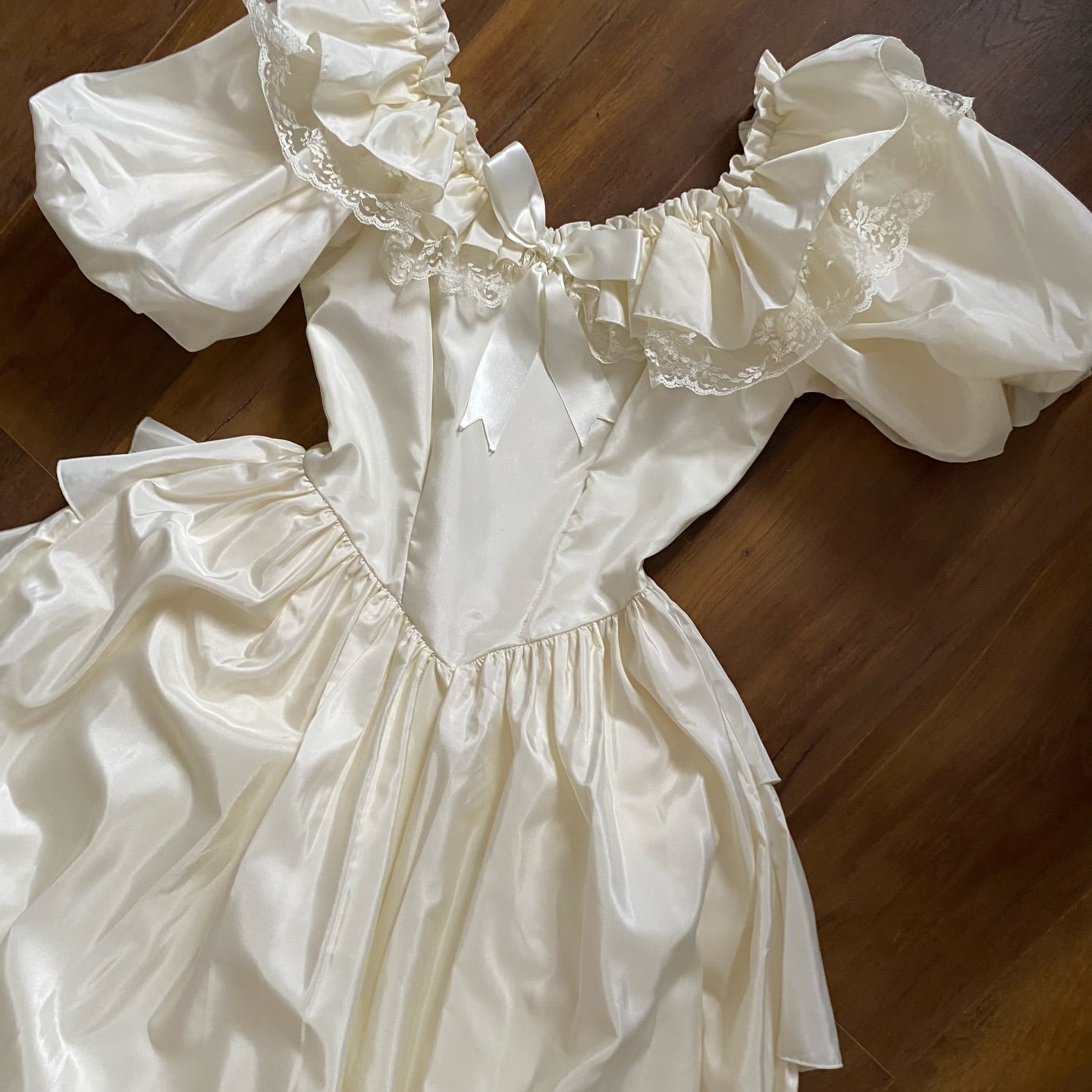 Vintage Half Sleeve A-Line Tassel Bow Wedding Dress