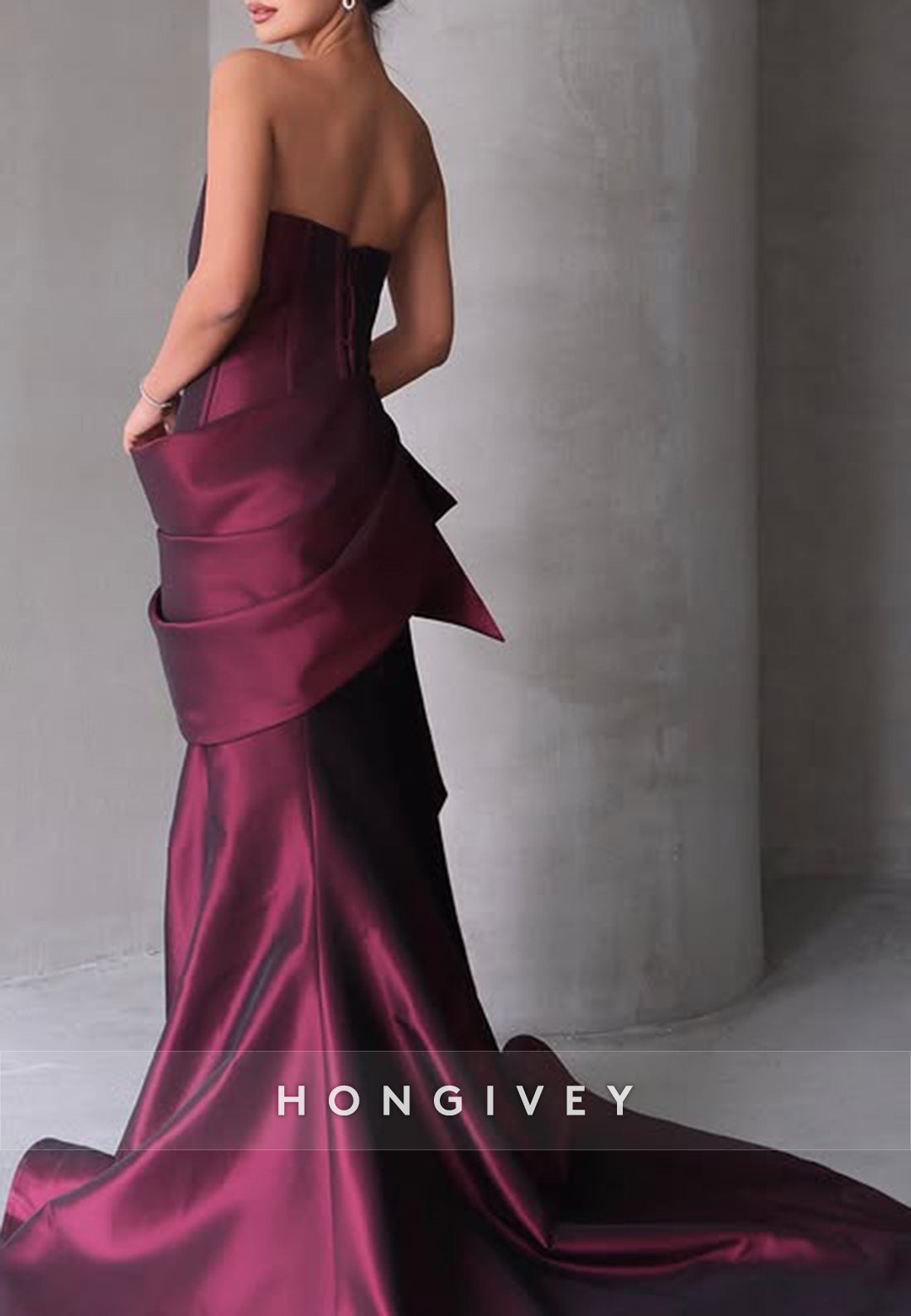 Evening Gown A-line Chapel Train Satin Sleeveless Pleated Formal Dresses