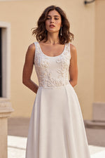 Scoop Sleeveless Sheath Wedding Gowns Satin Long With Appliques