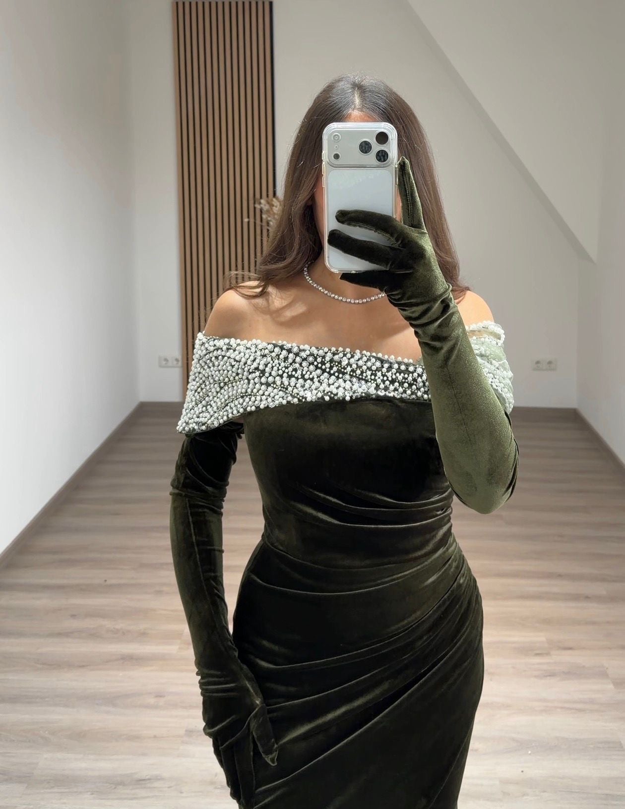 Black Long Sleeve Velvet Trumpet Pleated Floor-Length Evening Gowns