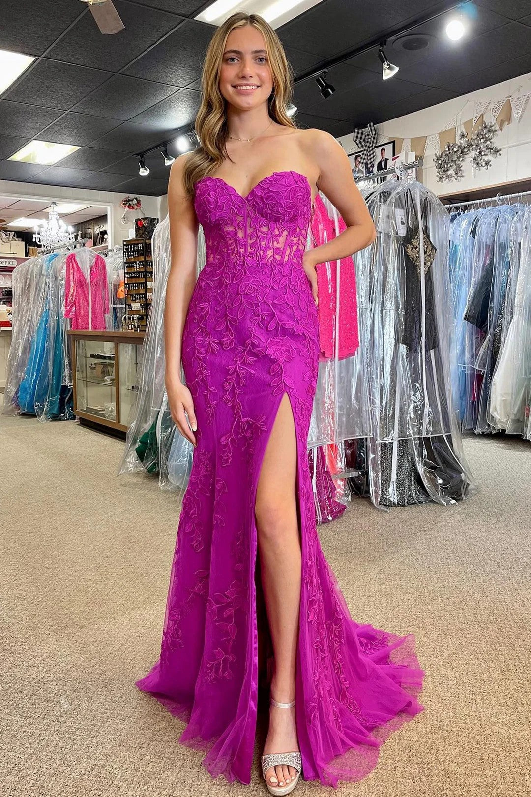 Elegant Mermaid Strapless Prom Dress with Lace Appliques and Slit