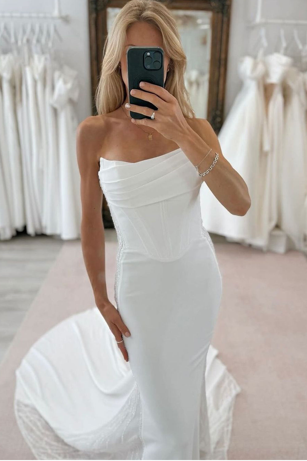 Elegant Simple Mermaid Scoop Neck Satin Long Wedding Dresses
