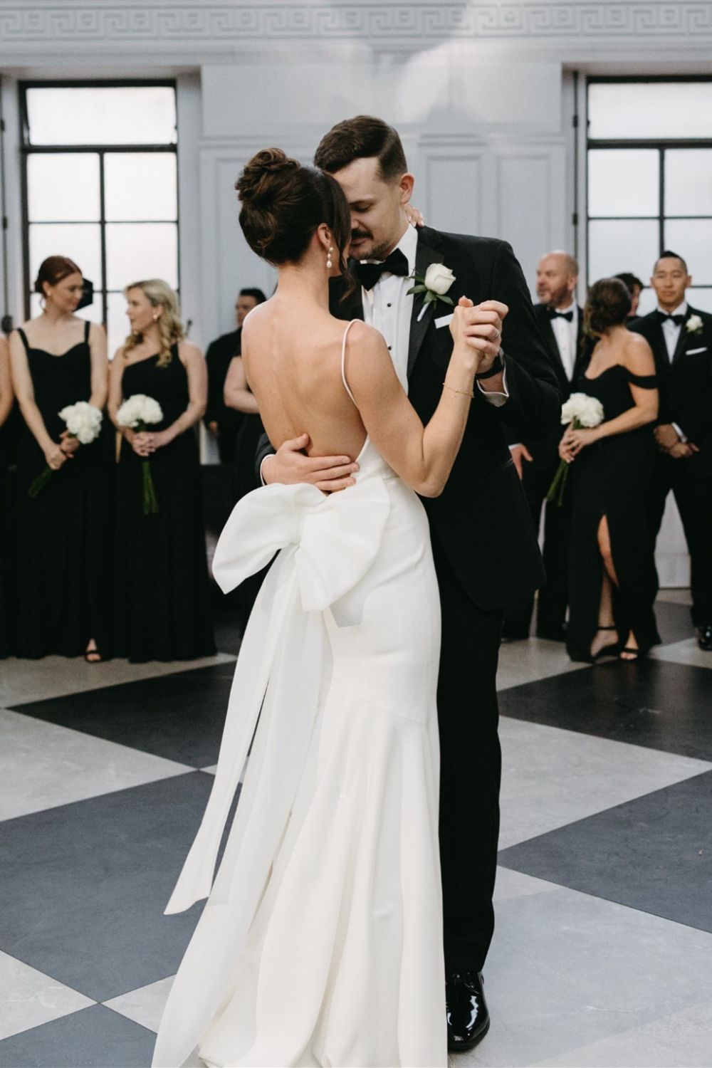 Sexy Mermaid Spaghetti Straps White Long Bridal Dress with Bowknot