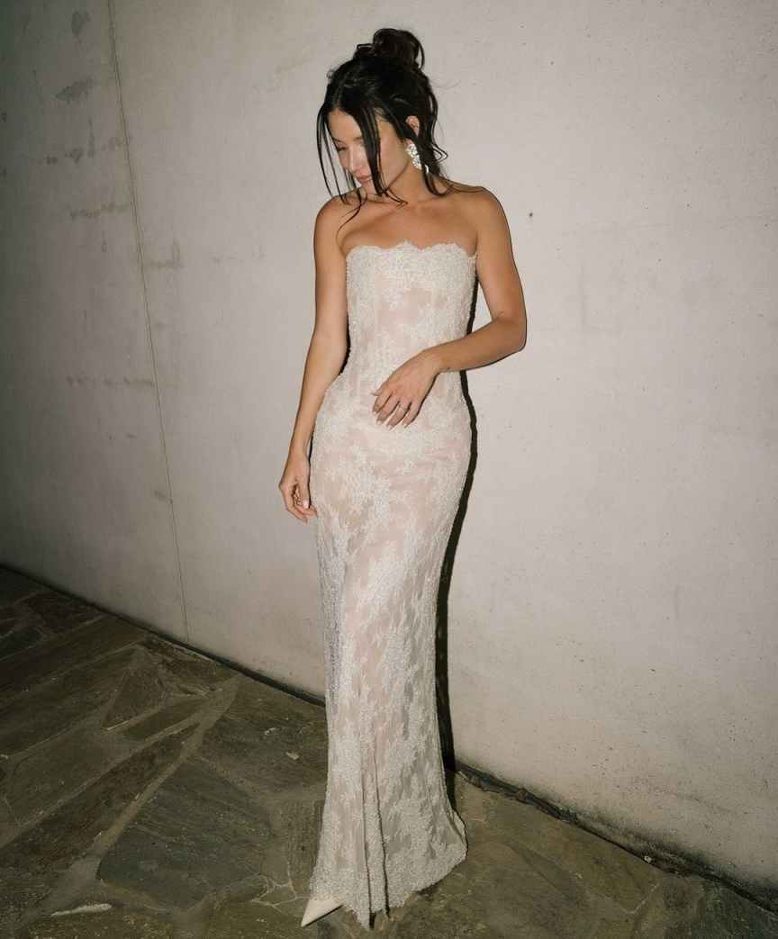 Elegant Long Column Strapless Lace Corset Sleeveless Wedding Dress