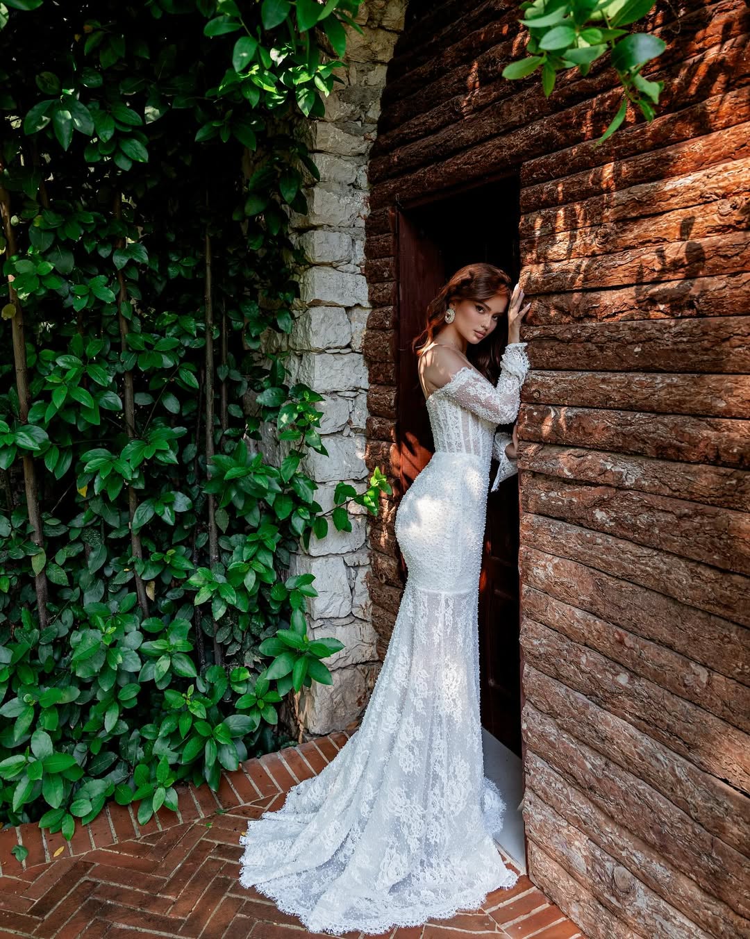 White Long Lace Sleeves Strapless V Neck Mermaid Long Wedding Dress