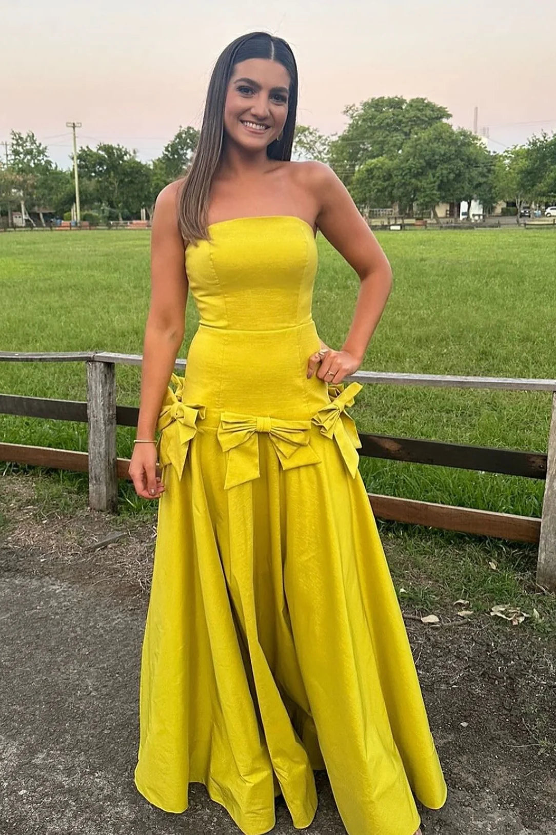 Simple Straples A-Line Bow Floor-Length Sleeveless Prom Dress