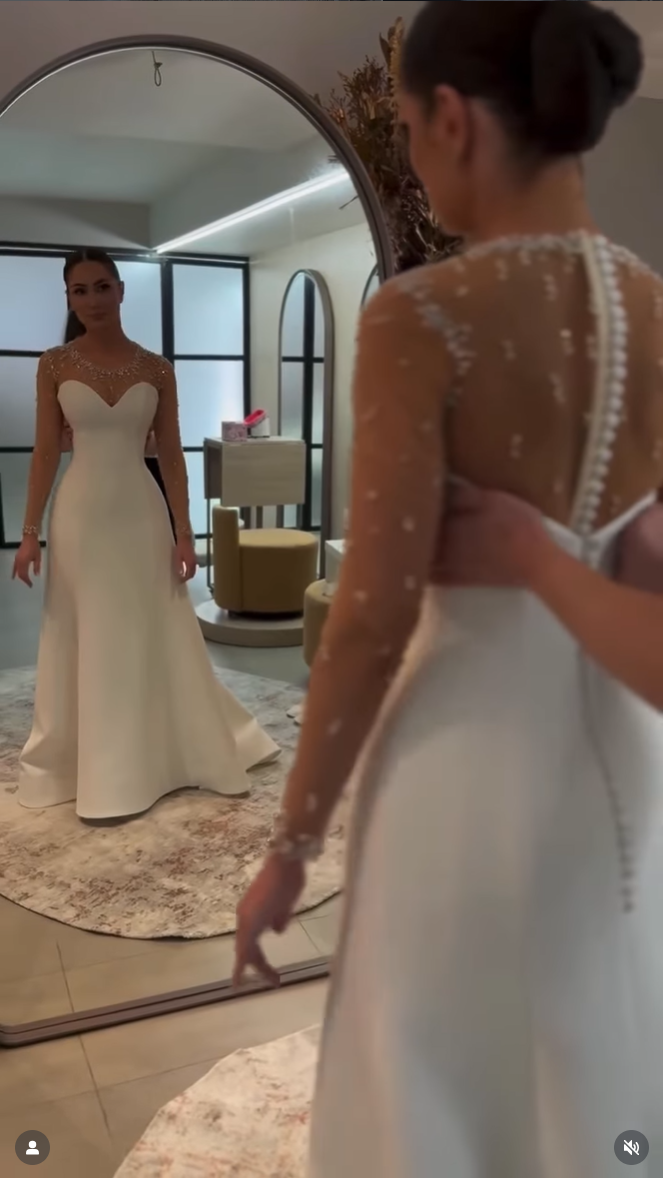 Elegant O-Neck Lace Beaded Long Sleeve Button Floor-Length Wedding Dress