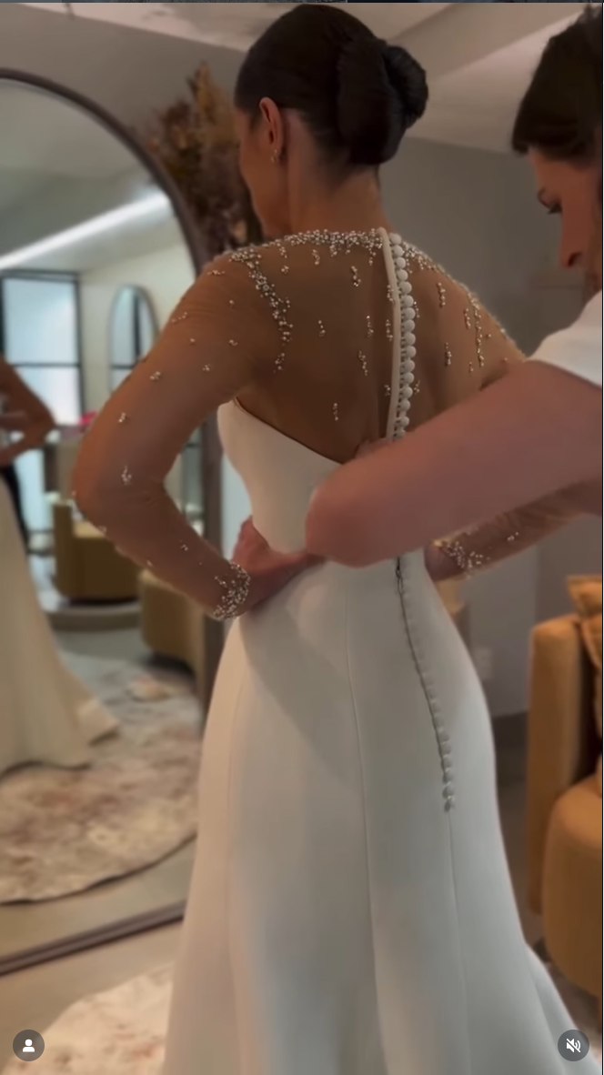 Elegant O-Neck Lace Beaded Long Sleeve Button Floor-Length Wedding Dress