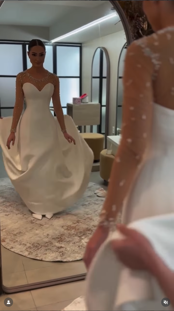 Elegant O-Neck Lace Beaded Long Sleeve Button Floor-Length Wedding Dress