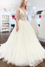 Ball Gown V Neck Tulle Wedding Dresses with Appliques