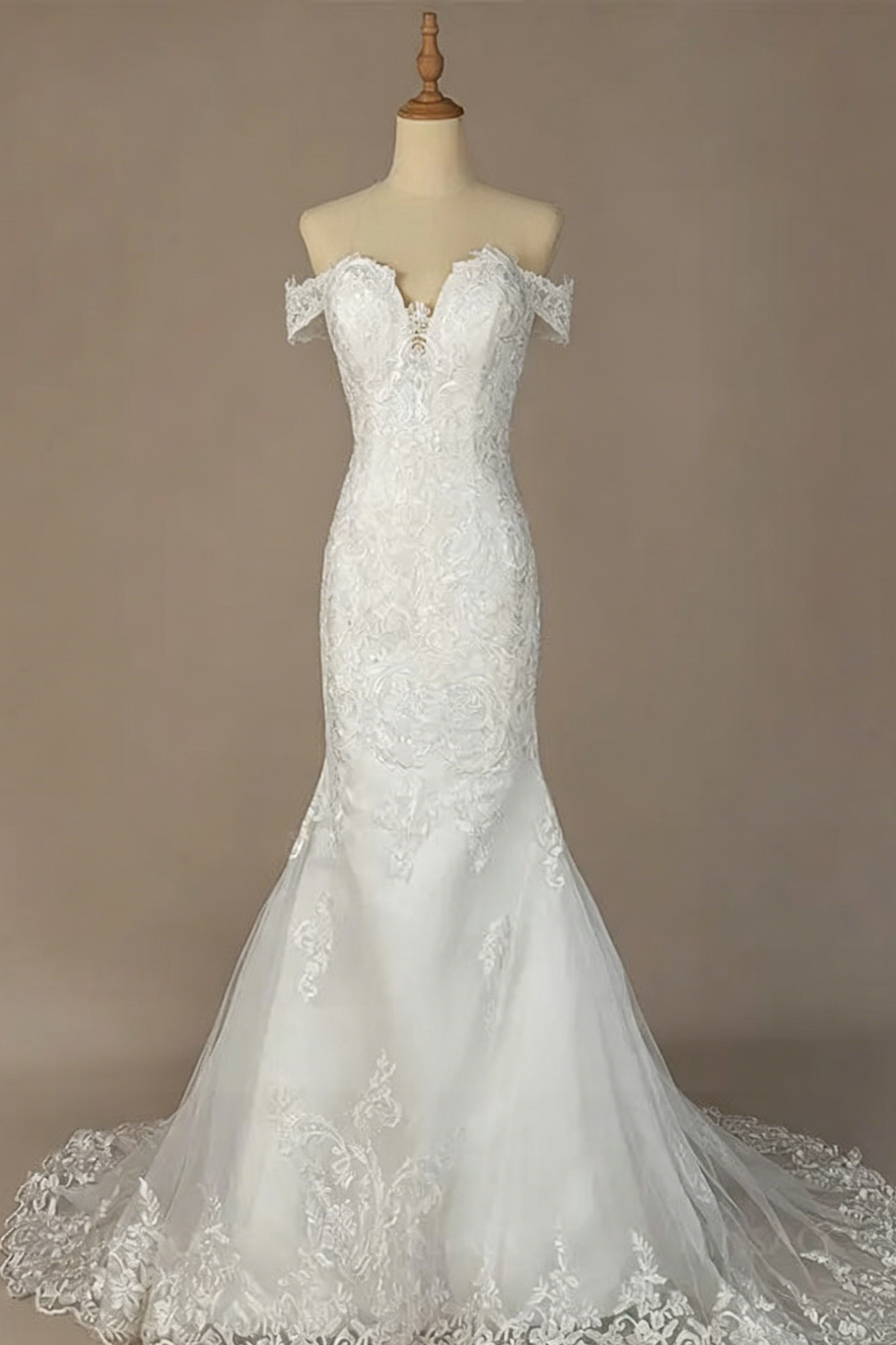 Trumpet/Mermaid Sweetheart Sleeveless Lace Chapel Train Wedding Dresses With Appliques Lace Back Hole