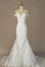 Trumpet/Mermaid Sweetheart Sleeveless Lace Chapel Train Wedding Dresses With Appliques Lace Back Hole