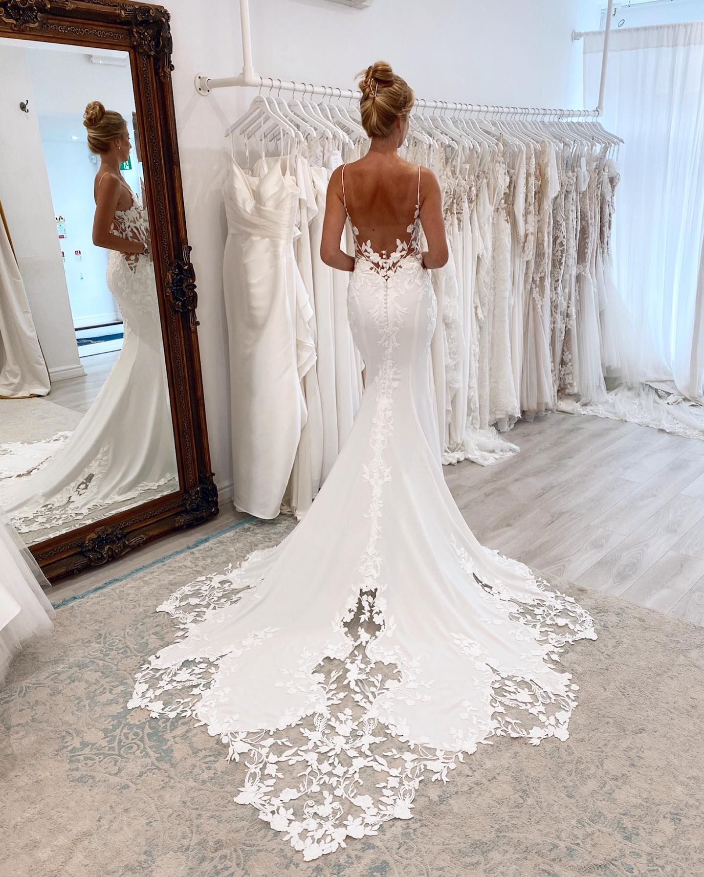 Sexy Applique Trumpet Wedding Dress with Train New 2025 HONGIVEY