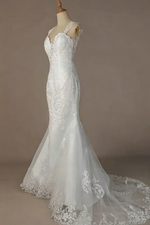 Trumpet/Mermaid Sweetheart Sleeveless Lace Chapel Train Wedding Dresses With Appliques Lace Back Hole