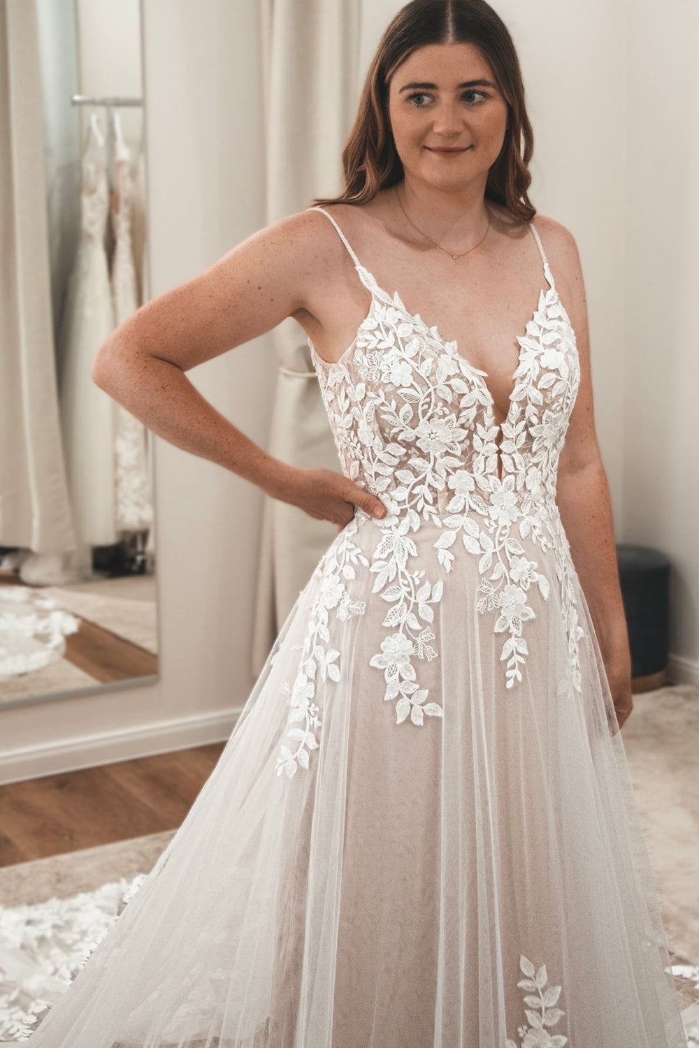 A Line V Neck Tulle Lace Wedding Dresses