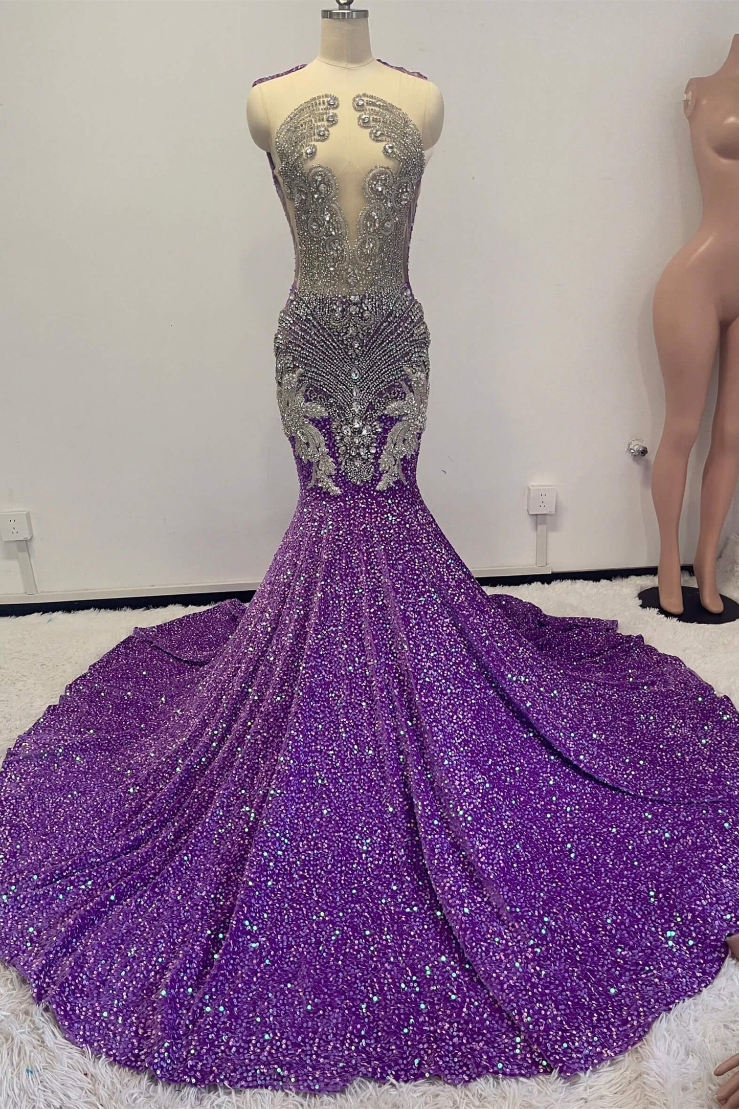 Lavender Scoop Sleeveless Sequins Mermaid Prom Dress Open Back With Beadings