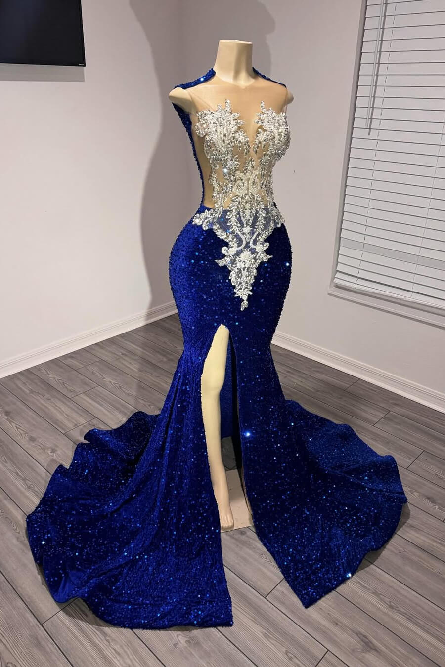 Royal Blue Scoop Sleeveless Sequins Prom Dresses Mermaid Split Long With Beadings