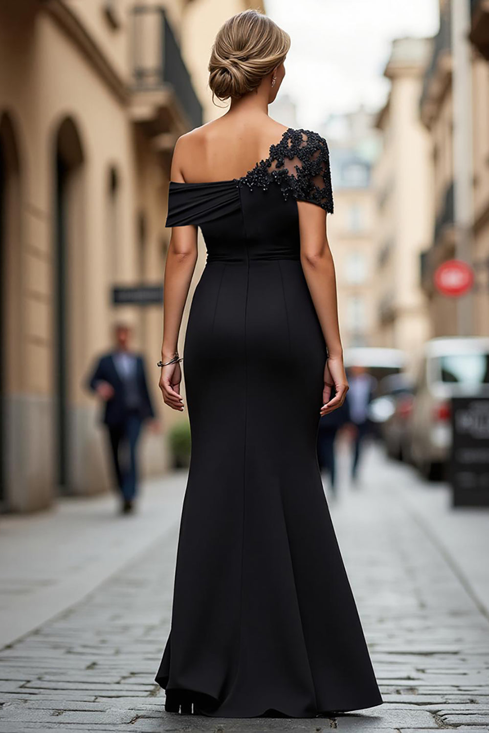 Plus Size Black One Shoulder Sheath Long Mother of the Bride Dress with Appliques