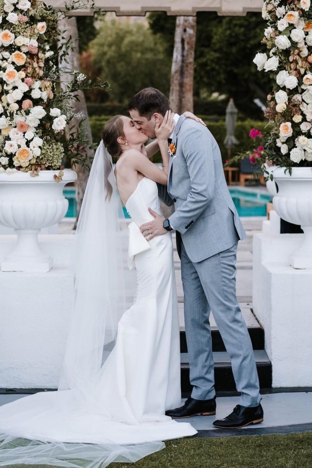 Elegant Mermaid Strapless White Satin Long Wedding Dress with Bowknot