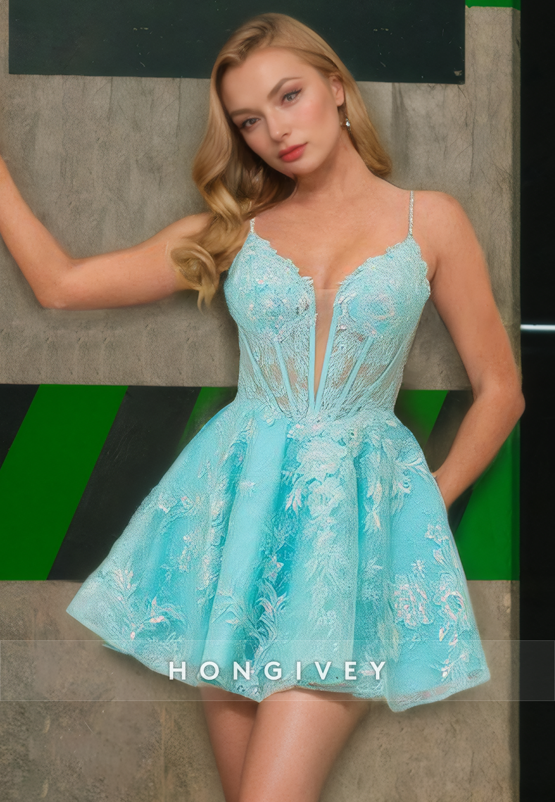 A-Line V-Neck Spaghetti Straps Lace Applique Short Homecoming Dress