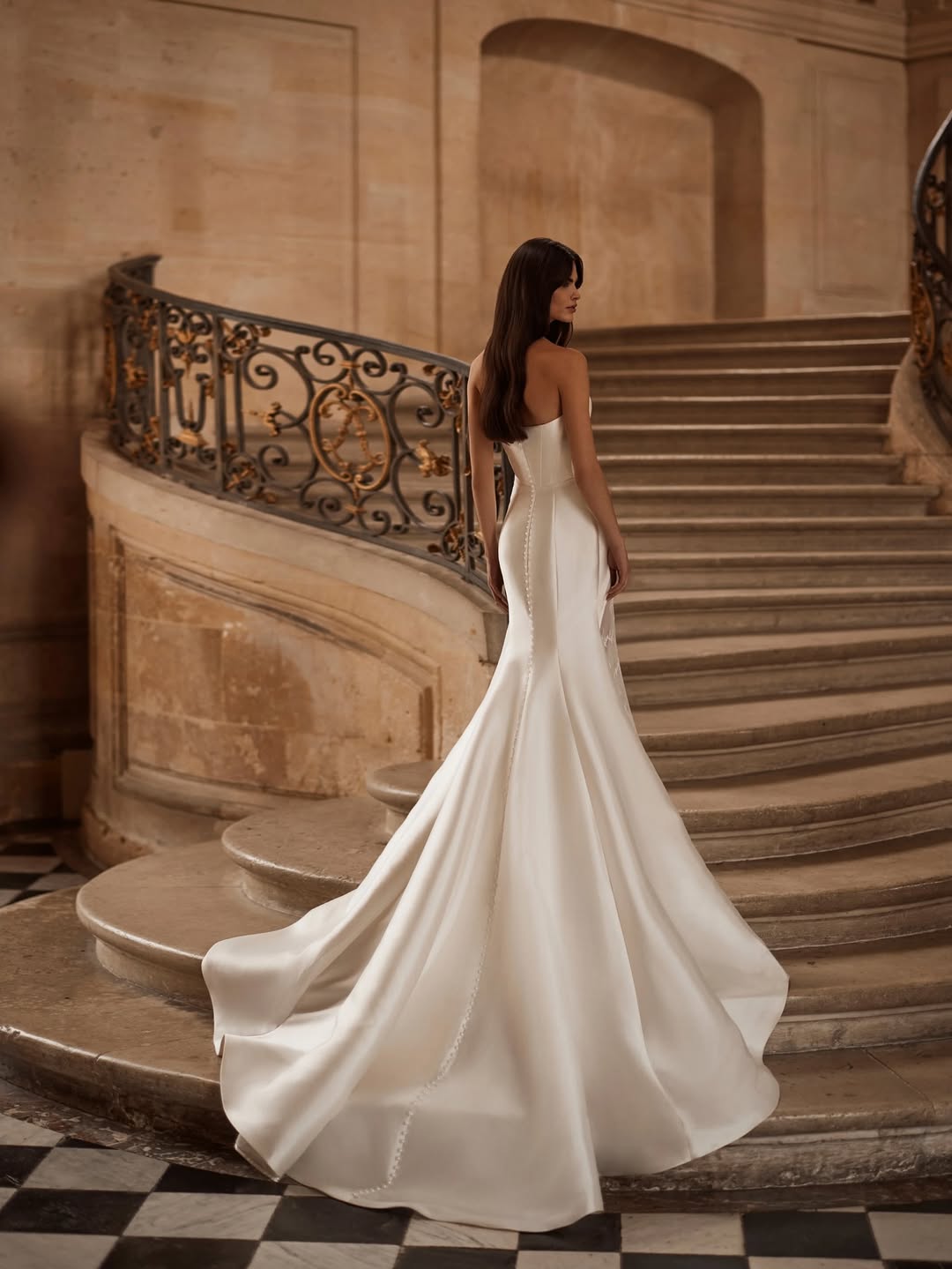 Gorgeous Satin Strapless Lace Sleeveless Wedding Dress with Split