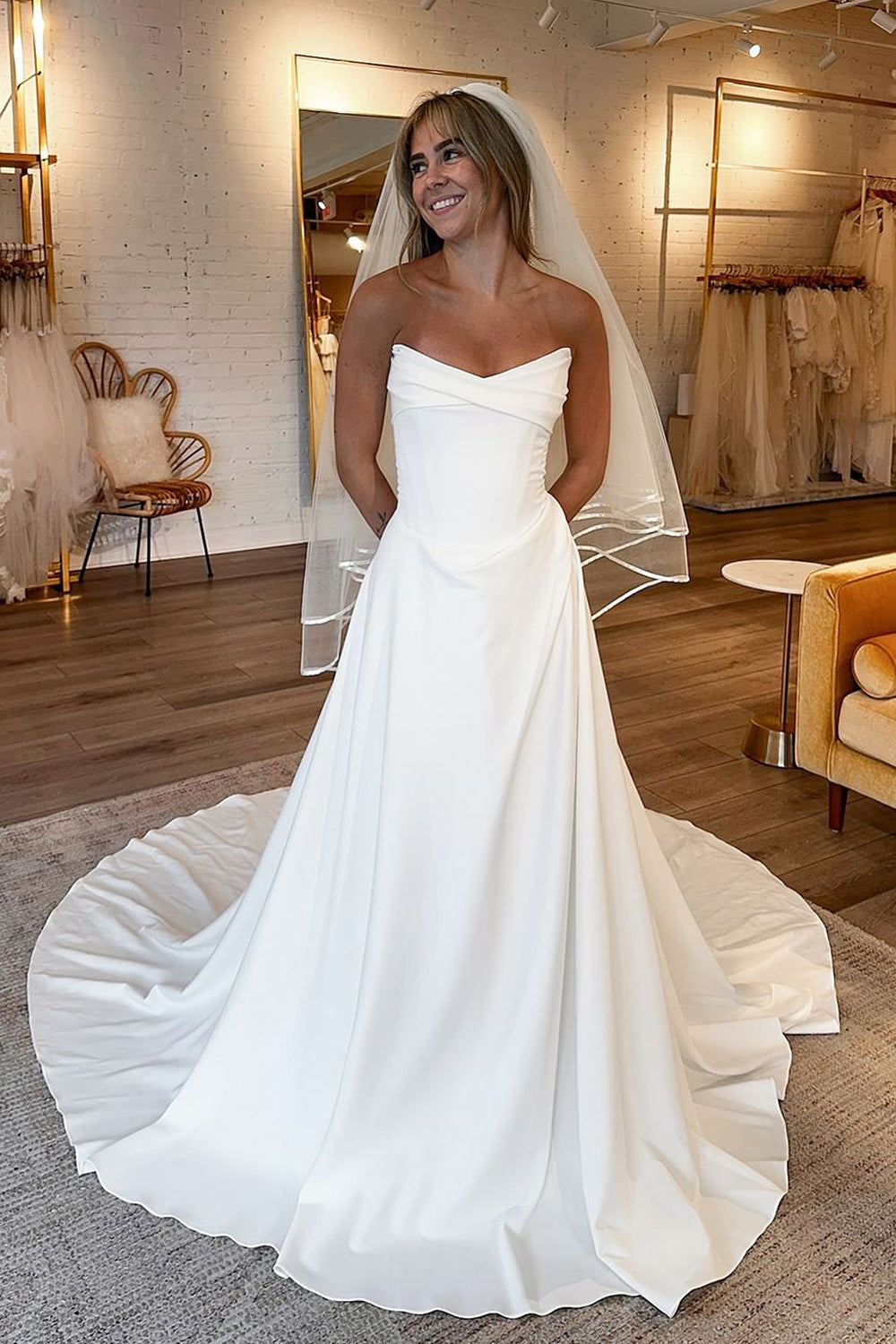 Elegant Sheath Scoop Neck Elastic Satin Wedding Dresses
