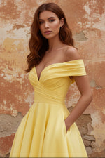 Off the Shoulder Yellow A-Line Ruched Maxi Dress with Pockets