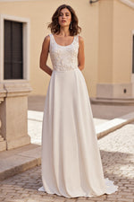 Scoop Sleeveless Sheath Wedding Gowns Satin Long With Appliques
