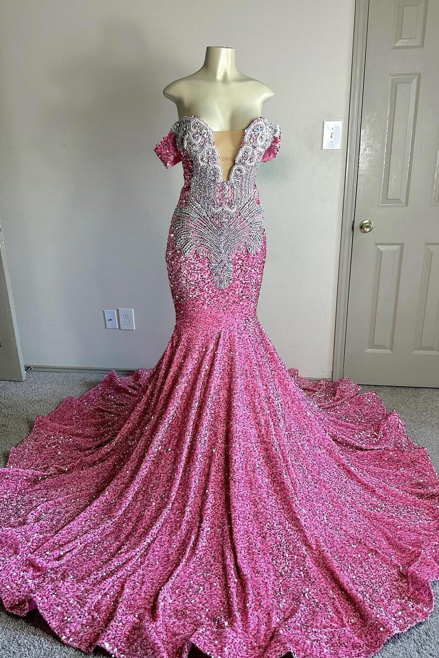 Gorgeous Pink Off-the-Shoulder Sequins Prom Dress Mermaid V-Neck With Beadings