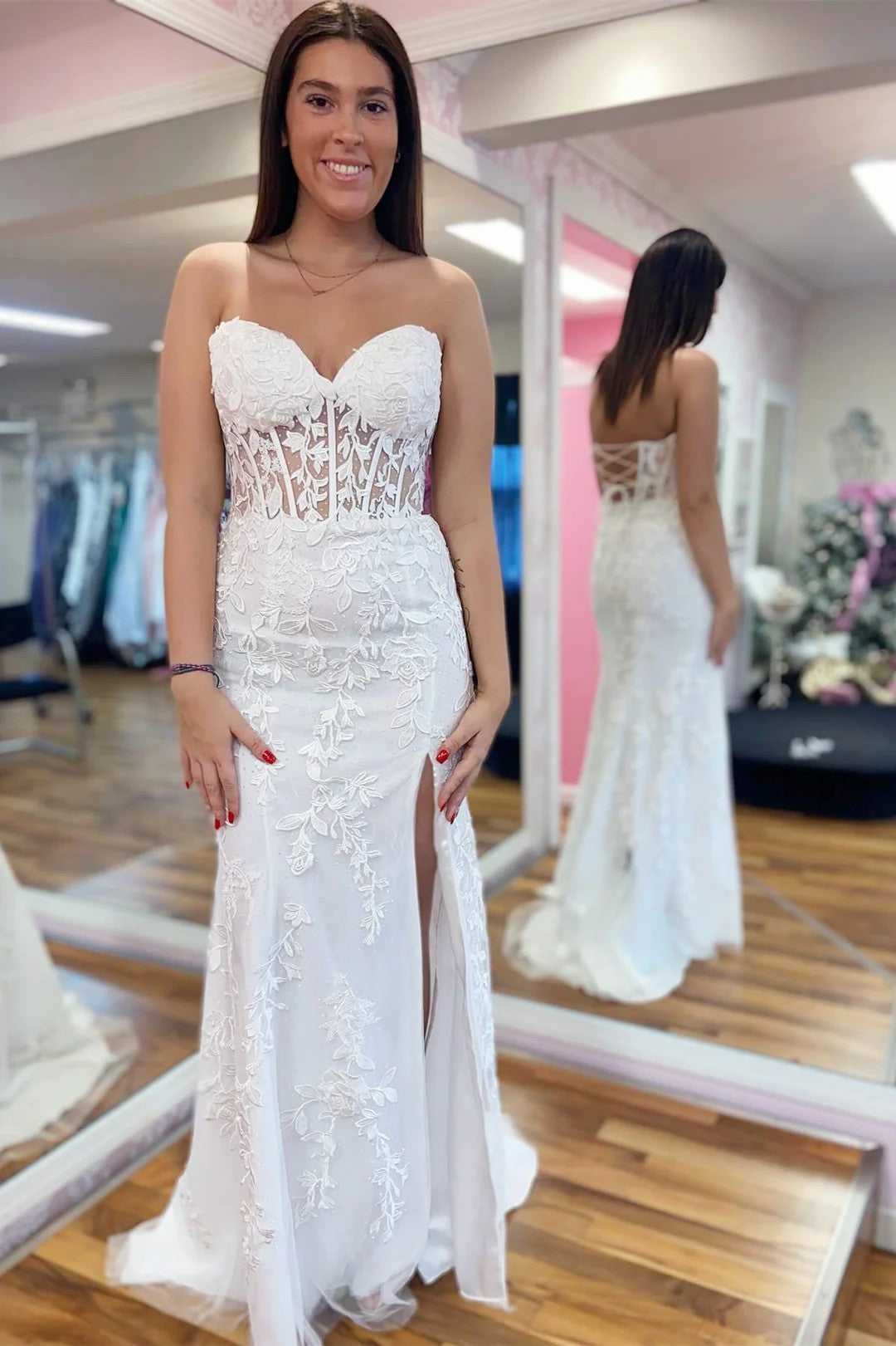 Elegant Mermaid Strapless Prom Dress with Lace Appliques and Slit