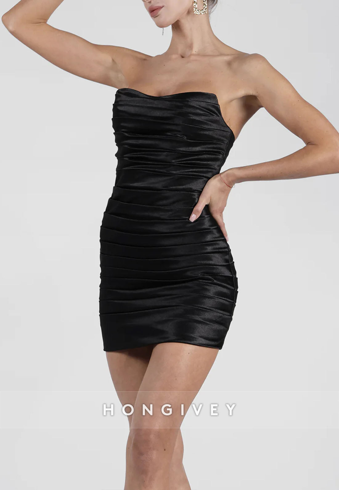 Chic Black Strapless Ruched Sheath Ruched Short Homecoming Dress