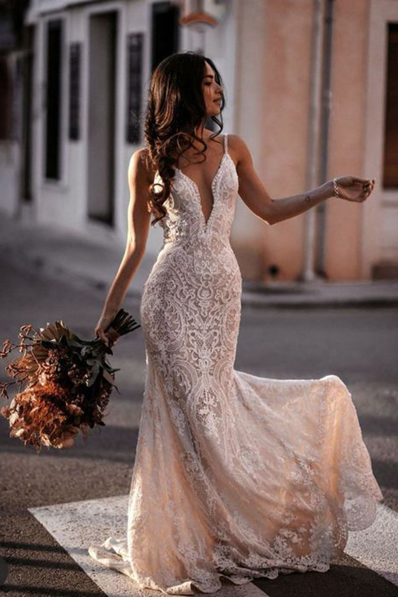 Elegant Mermaid V Neck Lace Champagne Wedding Dresses with Appliques